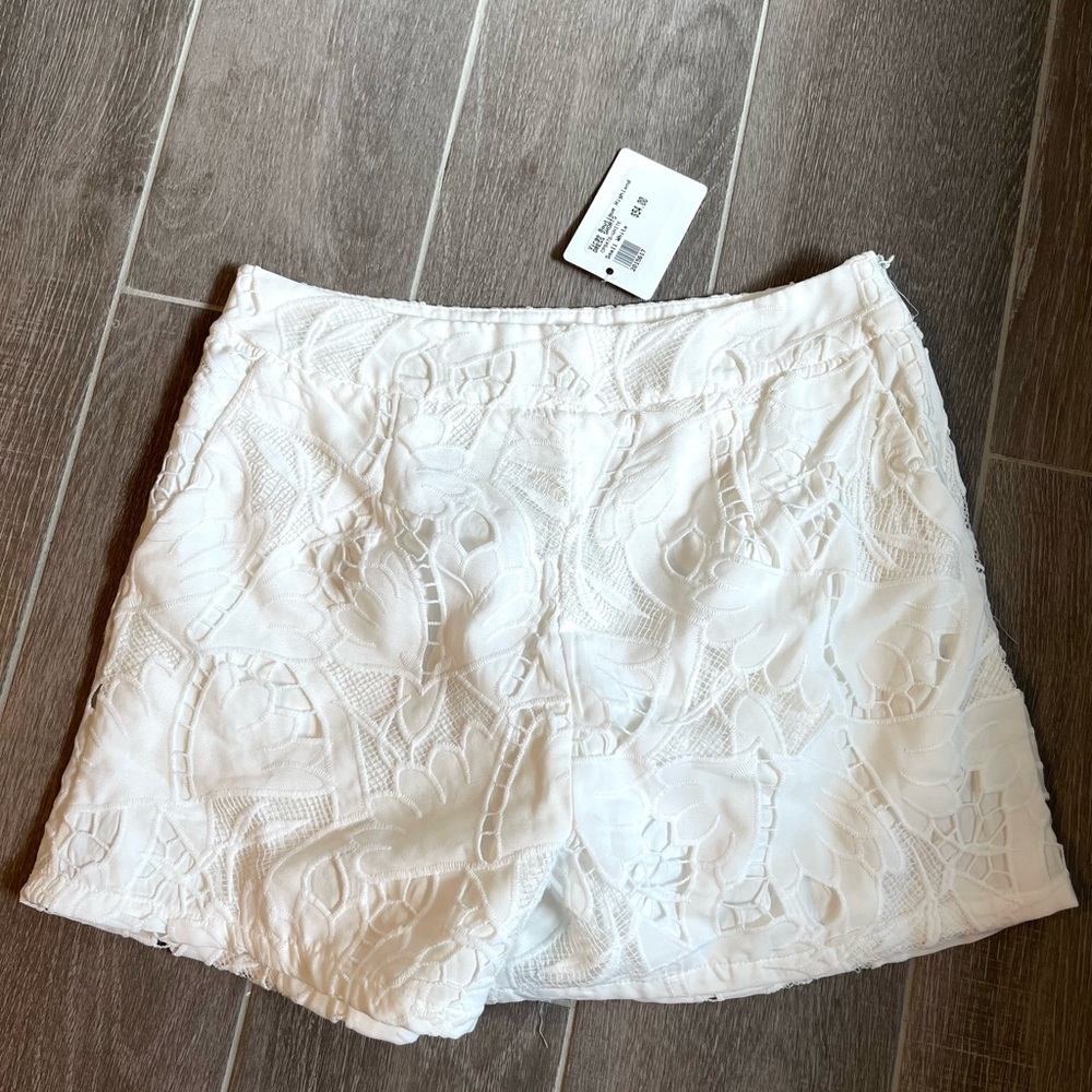 NWT White lace shorts